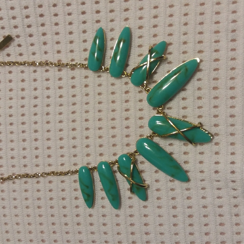 Jewelry - Picture 3 of 4
